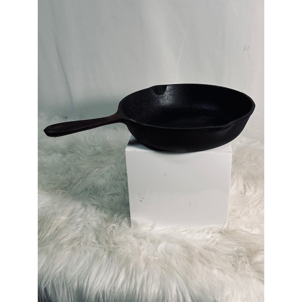 Vintage Cast Iron Skillet No 5 8 1/8 Inch Made in USA Black Cookware Pan